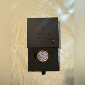 Burga ring holder - Tourist Trap in gold